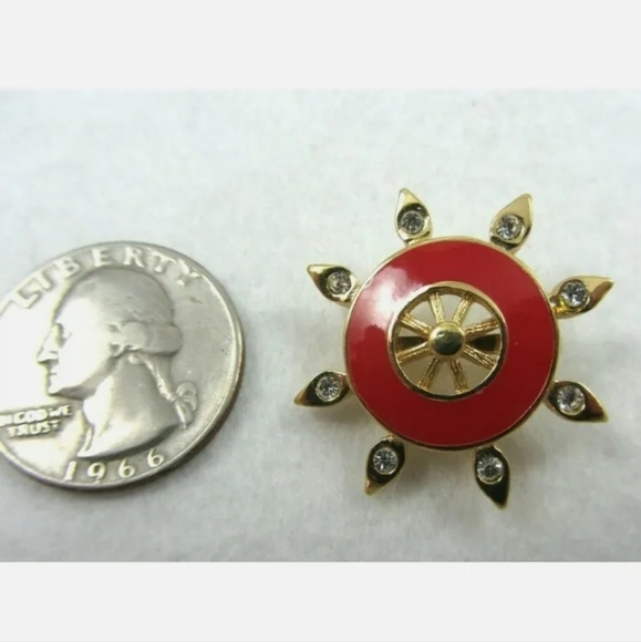 Vintage St John women's Gold N Red Ship's Wheel / Helm Brooch Pin. - Picture 2 of 4
